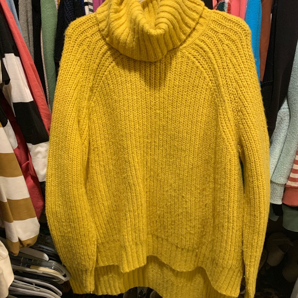 Chunky yellow turtleneck sweater size XL